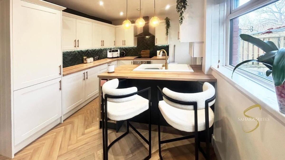 Stylish 2Bed - Manchester - Free Parking Hyde Εξωτερικό φωτογραφία